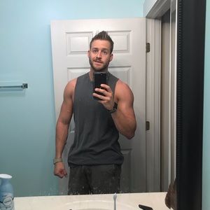 Gymshark cutoff tank